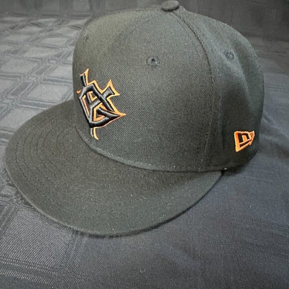 NEW ERA 59FIFTY Fitted Cap Yomiuri Giants Black x Black/Orange Cap 2024 - Size 7 - Picture 4 of 10